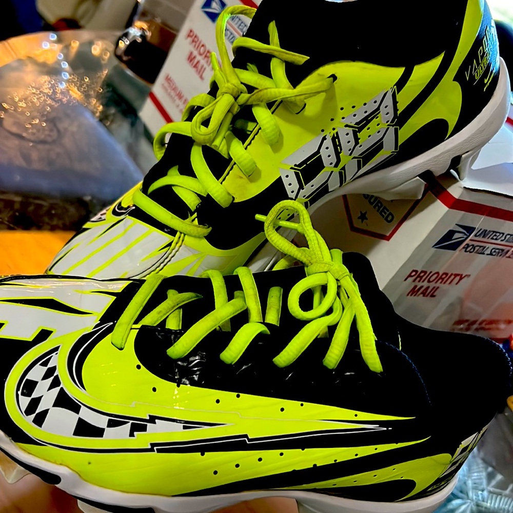 Boys | Nike Vapor Ultra Fly | 4 1/2 size